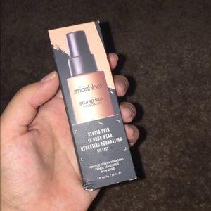 Studio skin 15hour wear hydrating foundation